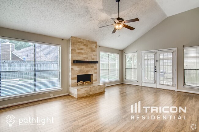 Building Photo - 15526 Lago Villa Dr