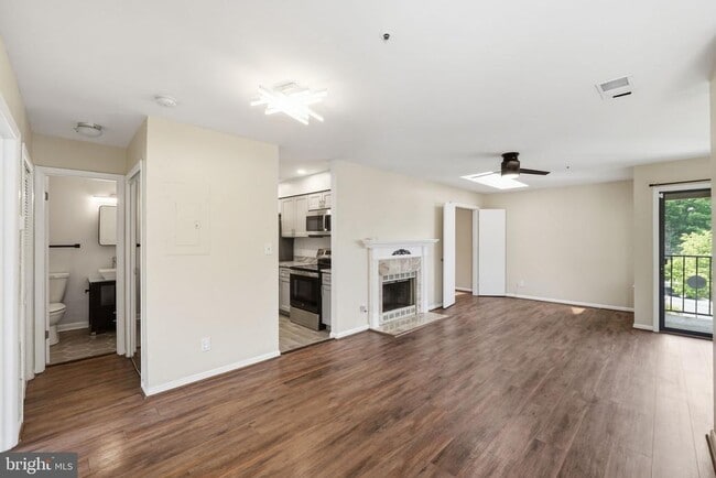 Building Photo - 13408 Shady Knoll Dr