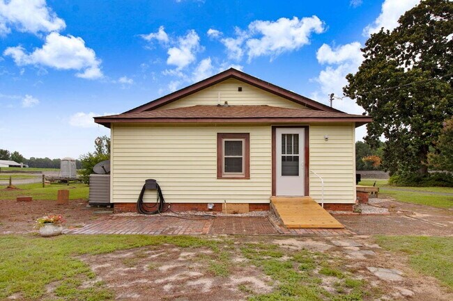 Building Photo - 4856 US Hwy 70 E