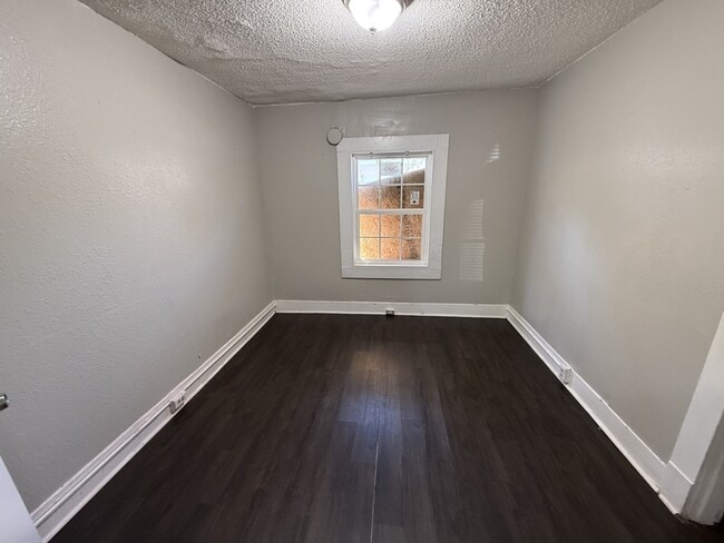 Building Photo - 728 N Holmes St