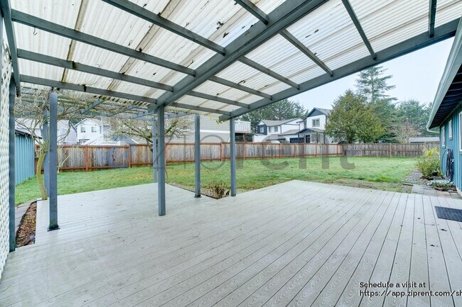 Building Photo - 9516 Holly Dr