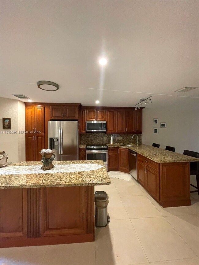 Building Photo - 10290 SW 139th Ct