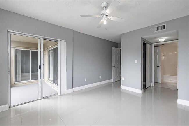 Building Photo - 2600 S University Dr