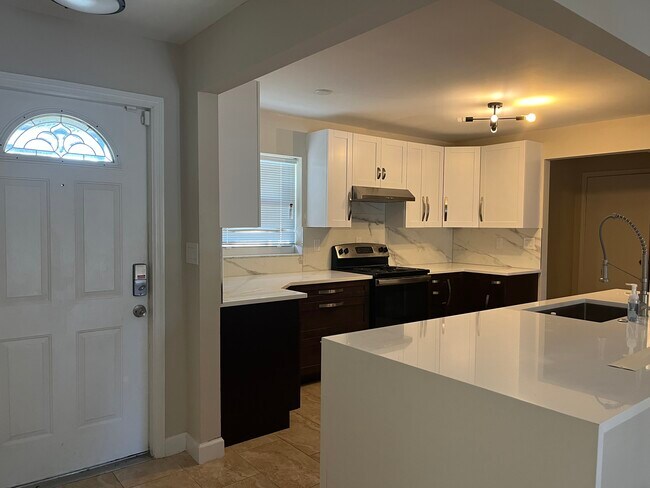 Building Photo - 4770 NW 77th Terrace