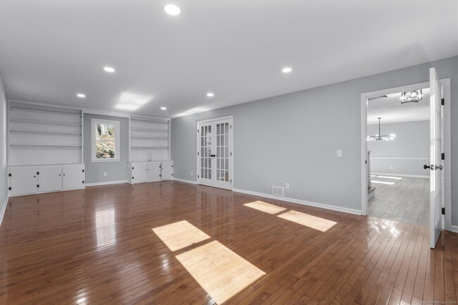 Building Photo - 40 Harkness Dr
