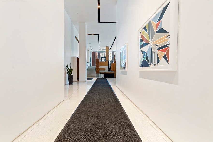Lobby - 9 W Broadway