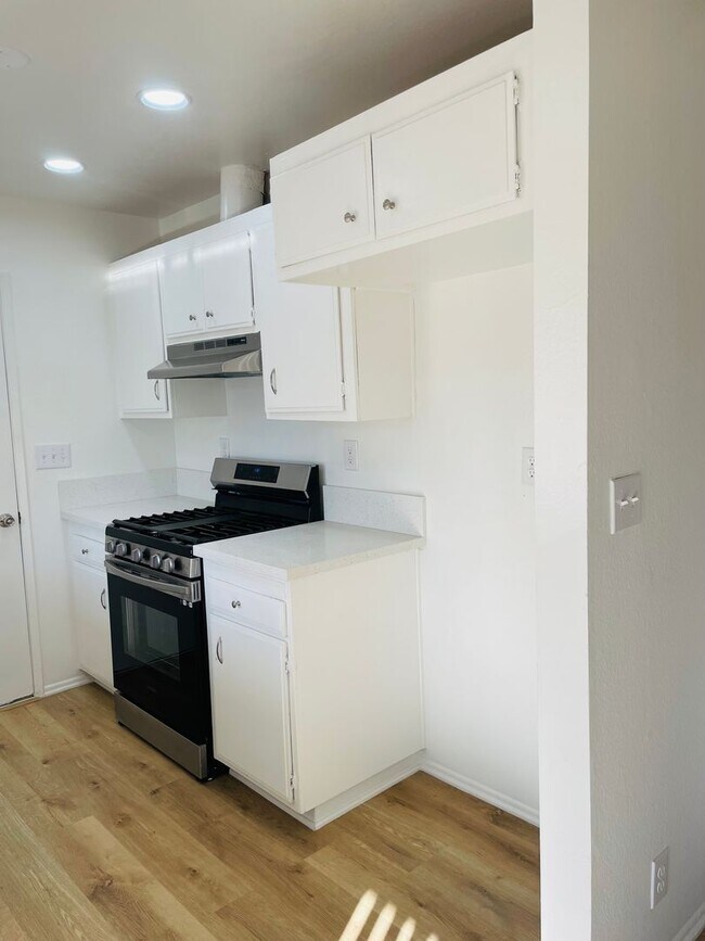 Building Photo - Renovated 3-bedroom townhouse in Todd Ranch with garage and spacious yard