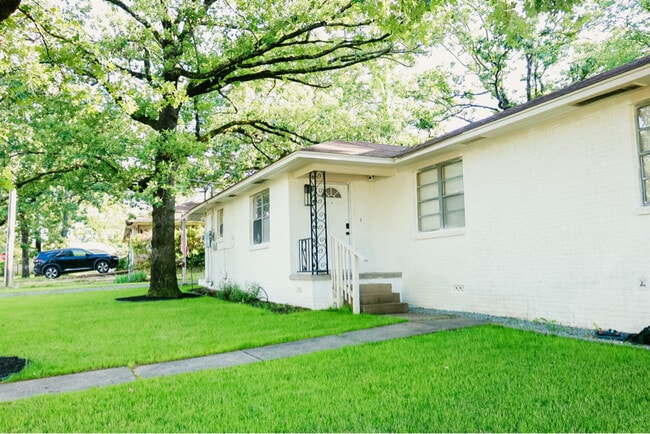 Building Photo - 4013 N Locust St