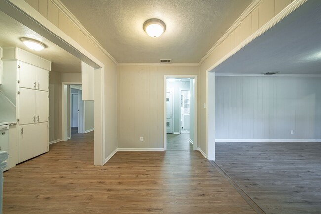Building Photo - Beautifully Updated Corner Lot Home!