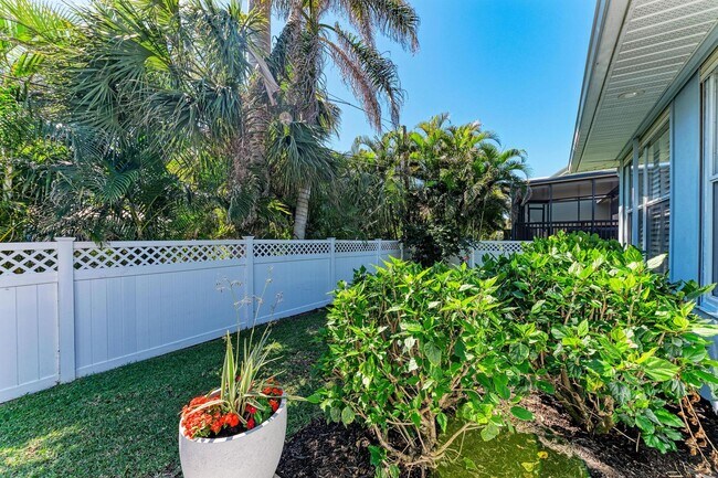 Building Photo - Furnished/Unfurnished ** Annual Rental ** Available 5/1/26 ** 4 Bed/2 Bath Single Family Home ** ...