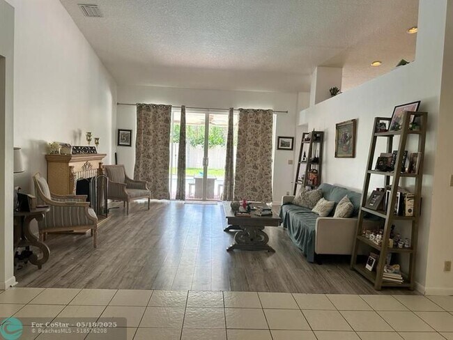 Building Photo - 10769 Nashville Dr