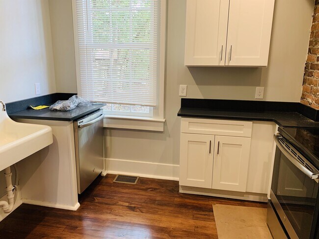 Building Photo - 412 Seiler Ave