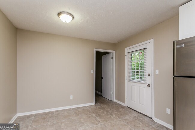 Building Photo - 3940 Scott Dr