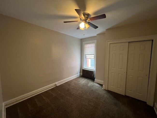 Building Photo - HUGE 3-Bedroom home in Bellevue!