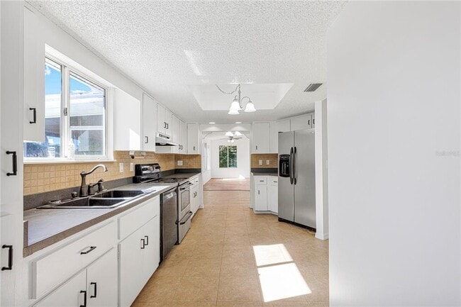 Building Photo - 10962 SW 81st Ave