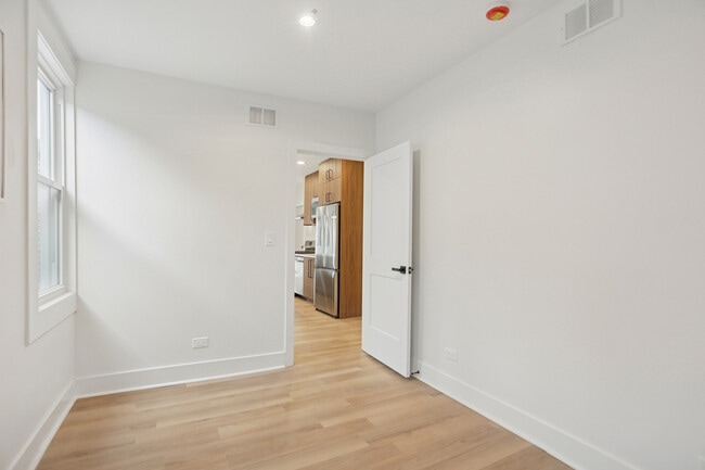 Building Photo - 1310 W Erie St