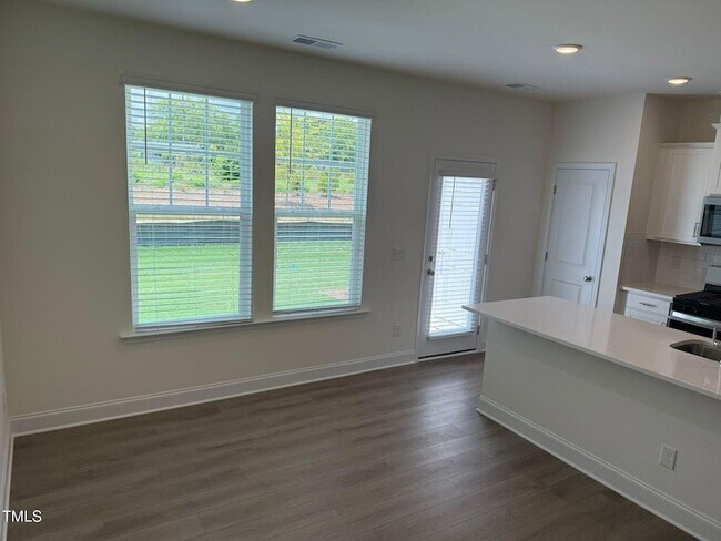 Building Photo - 48 Hyacinth Ln