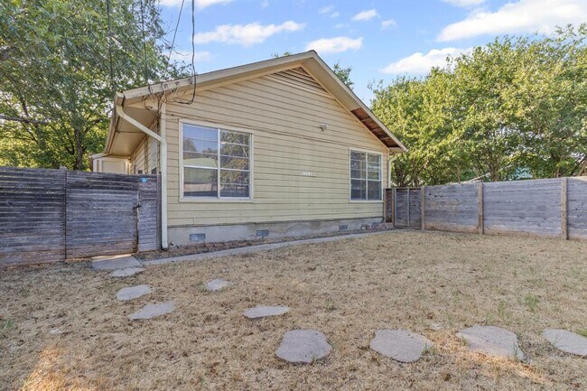 Building Photo - 8607 Guadalupe St
