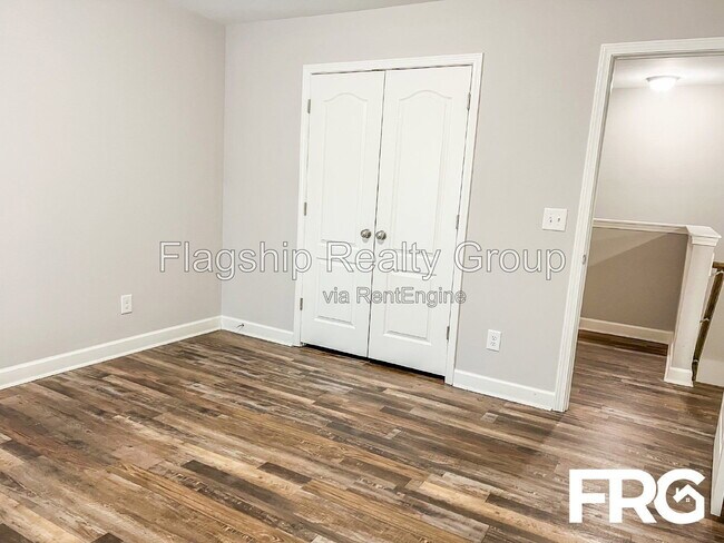 Building Photo - 491 Fallingbrook Dr