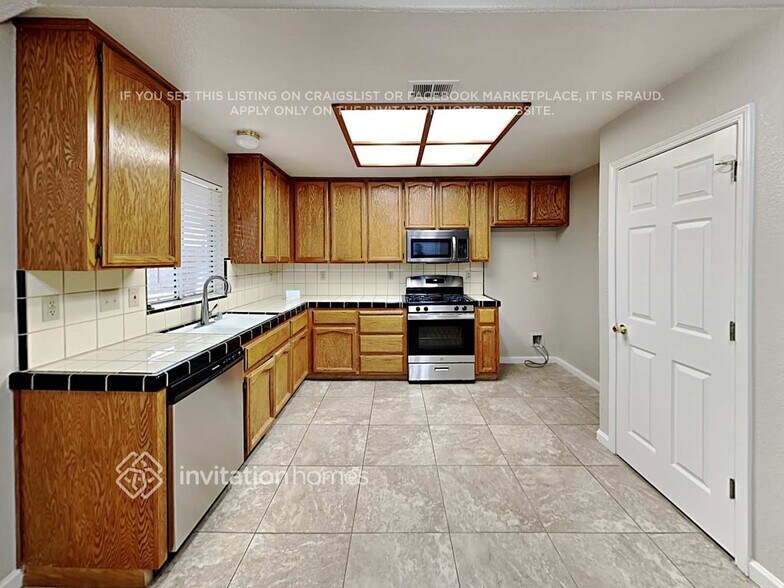 Building Photo - 106 Dolphin Way
