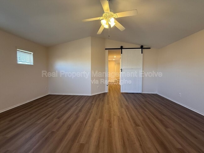 Building Photo - 1677 S Peppertree Dr