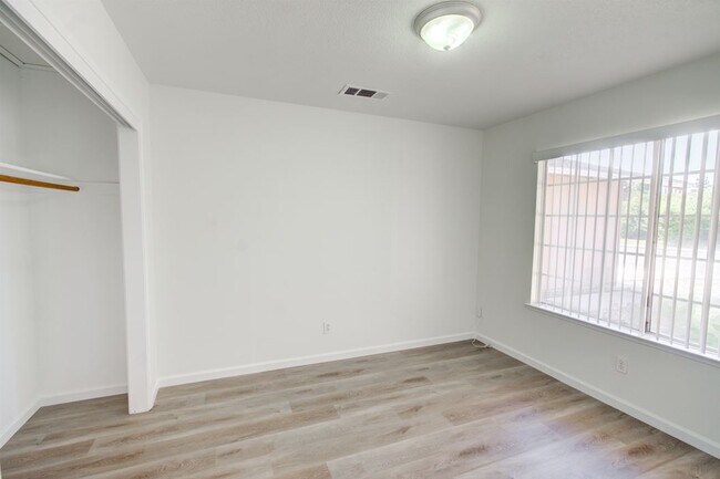 Building Photo - 259 Silver Star Ct