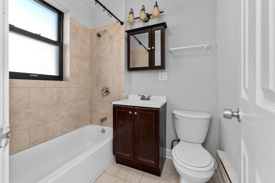 Building Photo - 3731 N Pine Grove Ave