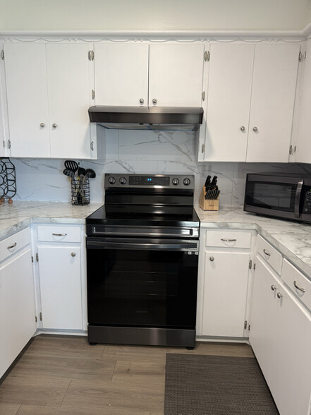 Building Photo - 506-533 33 Rd