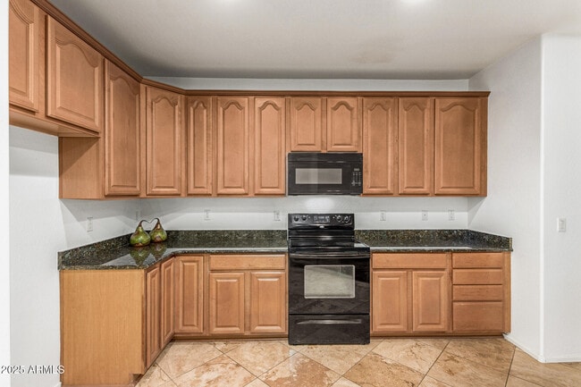 Building Photo - 9228 W Black Hill Rd