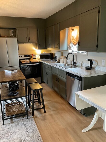 Building Photo - 212 Washington St W