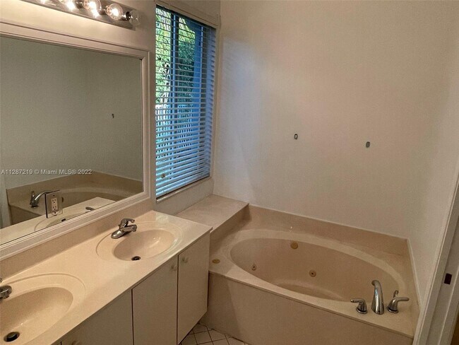 Building Photo - 686 Conservation Dr