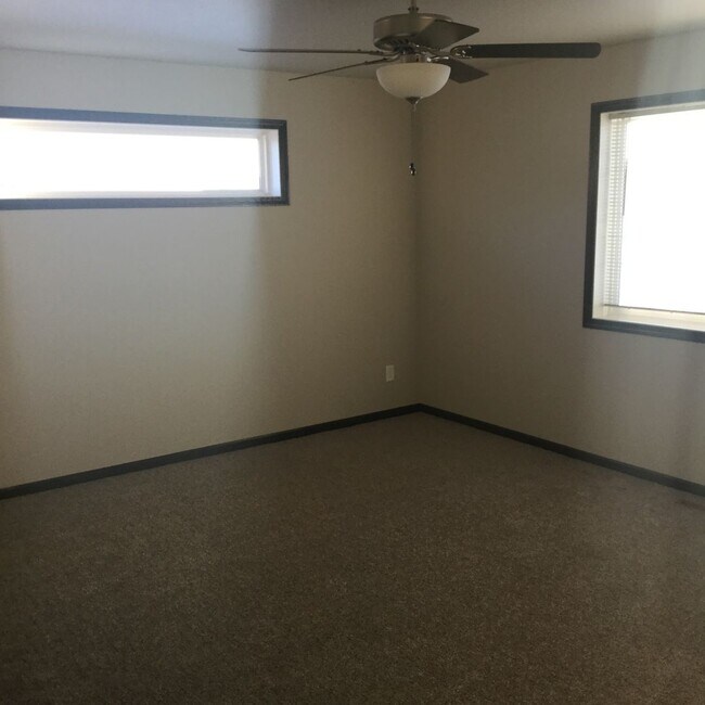 Building Photo - 3 Bed 3 Bath Single Family Home