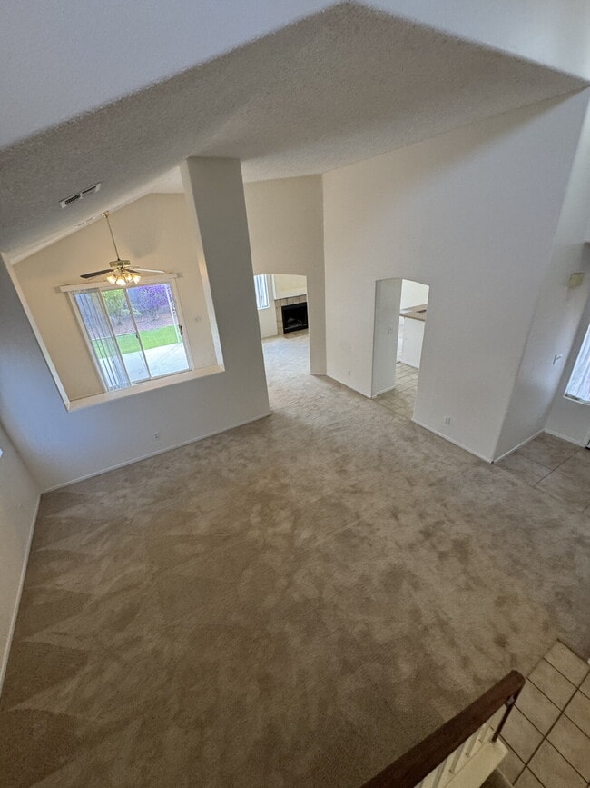 Building Photo - 3 Bed, 2 1/2 Bath Henderson