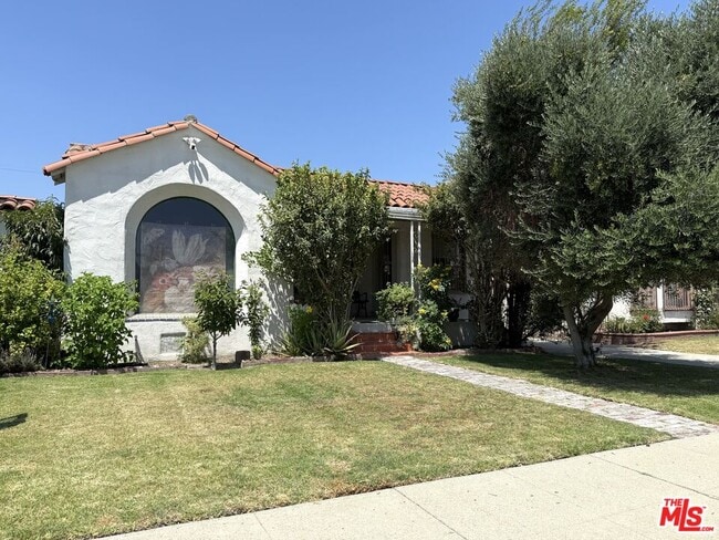 Building Photo - 6565 Arlington Ave