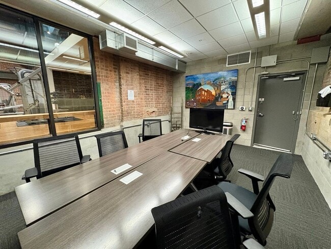 Building Photo - Corner Unit With Views
