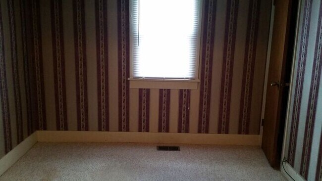 Building Photo - 2 Bedroom Home in Rockville