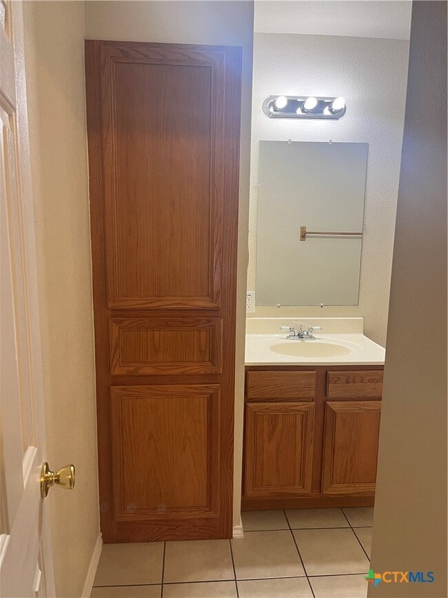 Building Photo - 1031 Helen Dr