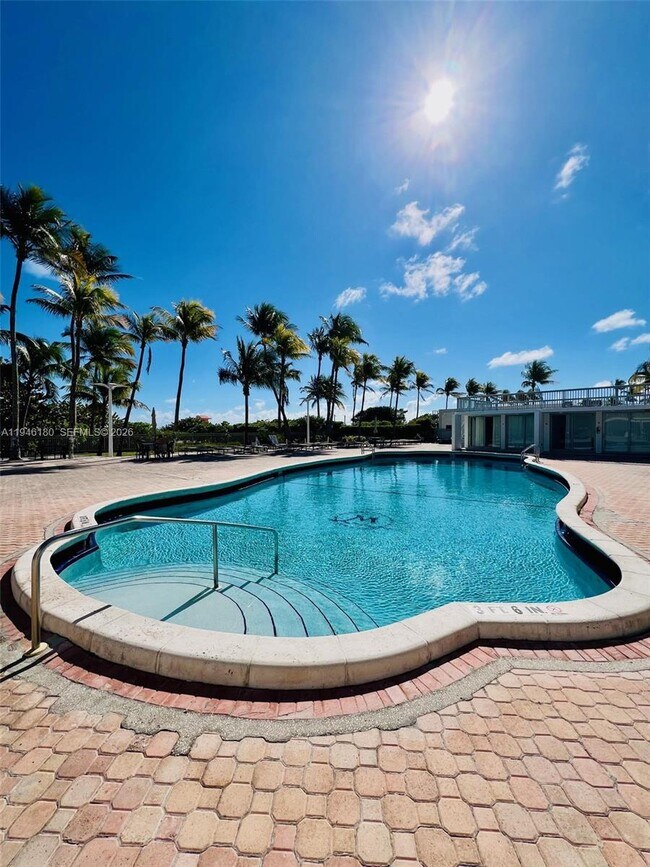 Building Photo - 2655 Collins Ave