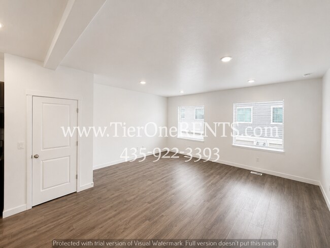 Building Photo - This property offers a NO DEPOSIT option available for qualified renters!