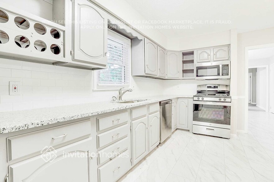 Building Photo - 3558 Pine Needle Dr SW