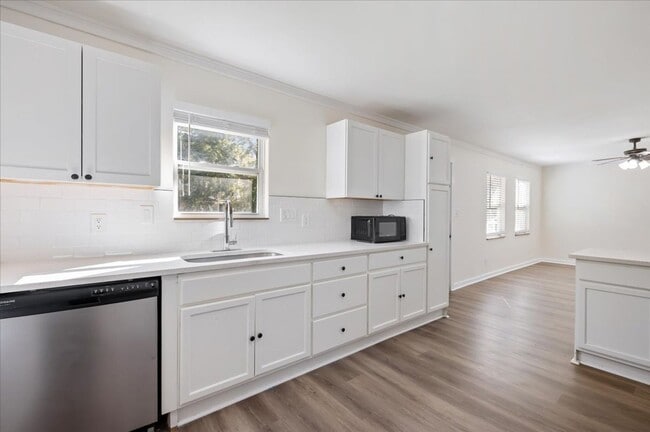 Building Photo - Spacious 2-Bedroom, 2-Bathroom Home in Savannah, GA