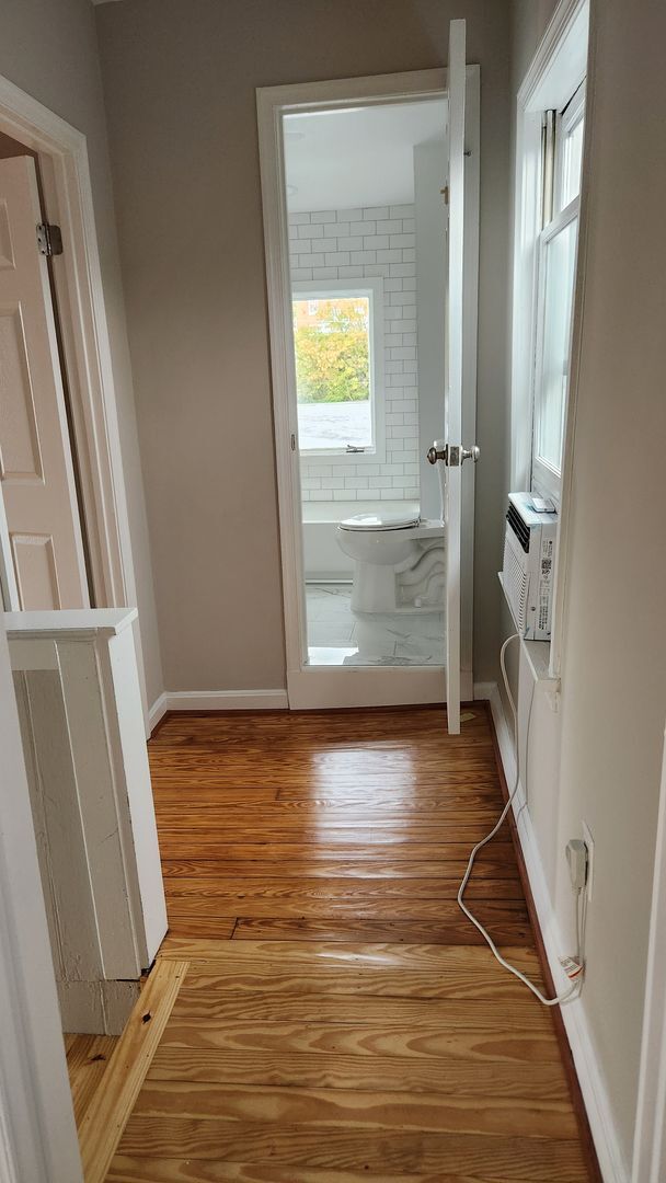 Building Photo - 2 Level Condo with parking, close to metro, utilities included!