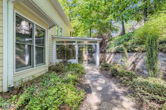 Building Photo - 4 br, 3 bath House - 960 Carters Grove Tra...