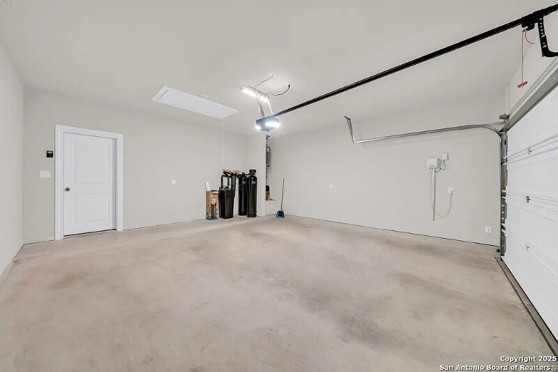 Building Photo - 12688 Cotorra Spgs