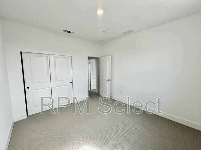 Building Photo - 2604 Atascadero Dr