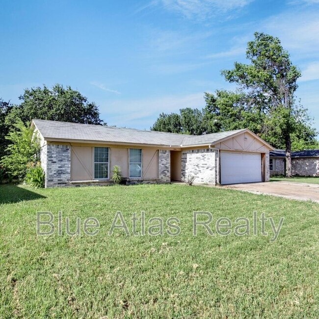 Building Photo - 3901 Royal Crest Dr