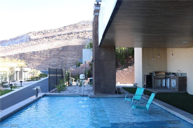 Building Photo - 674 Falcon Cliff Ct