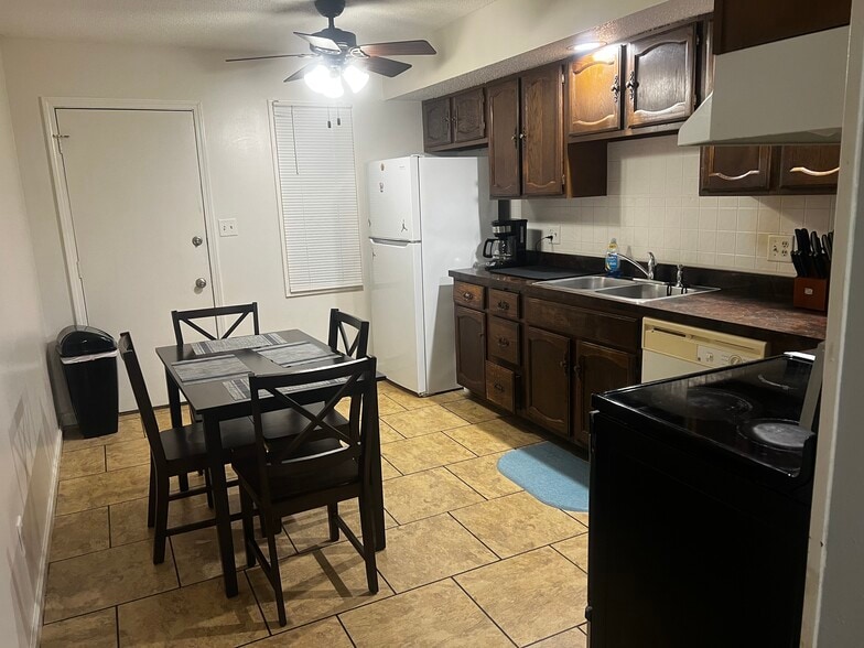 Building Photo - 1400 Shiloh Dr