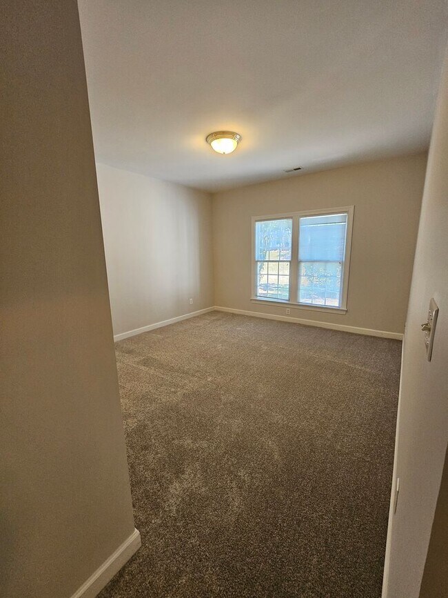 Building Photo - 104 Beeley Ct