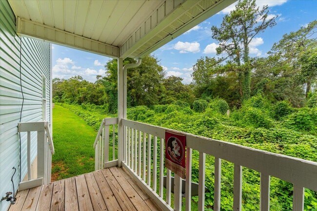 Building Photo - 2224 Timberwood Cir N